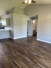 Building Photo - 714 Old Tram Rd