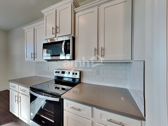 Foto del edificio - 242 Marshland Ct