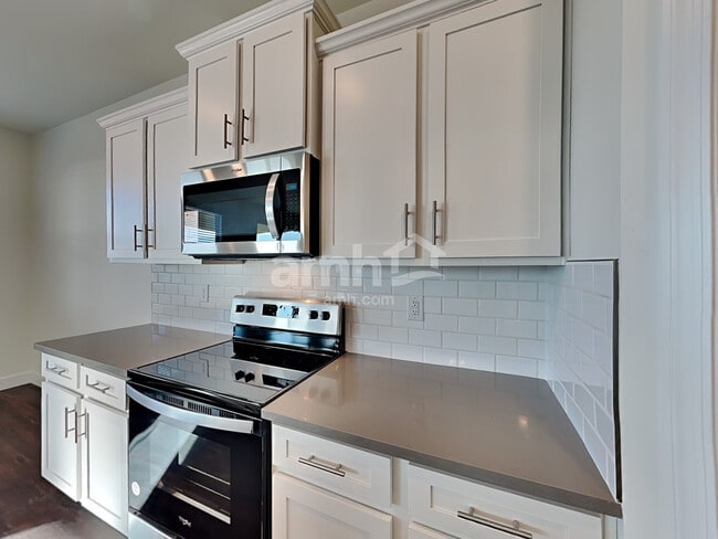 Building Photo - 9079 Henley Ave