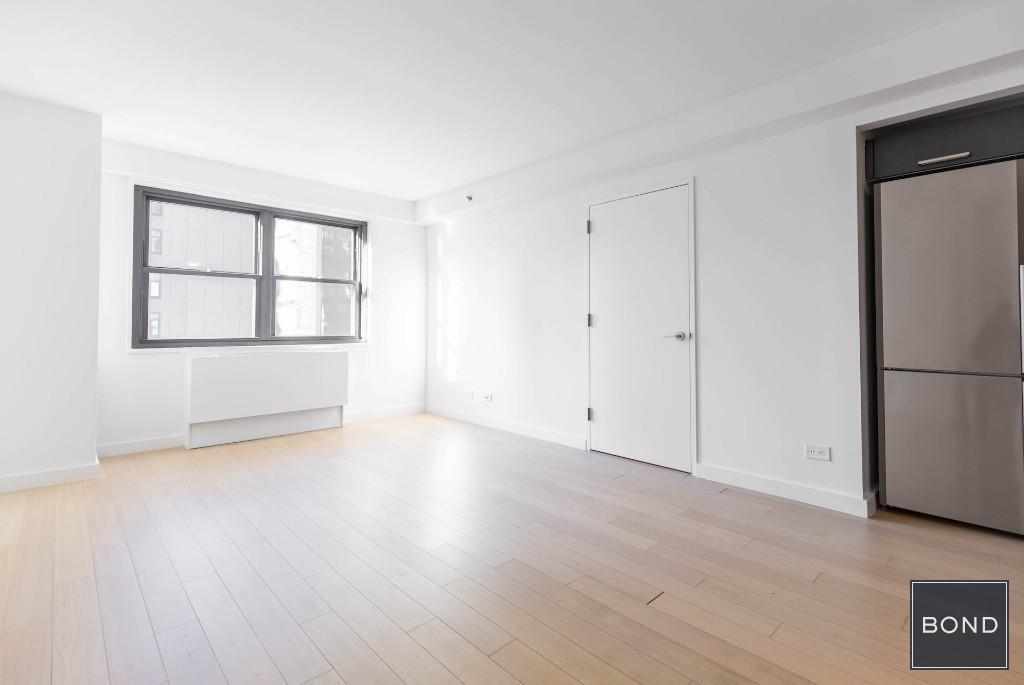 Primary Photo - 222 E 39th St