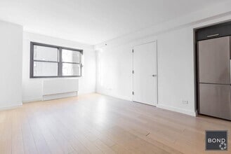 Building Photo - 222 E 39th St