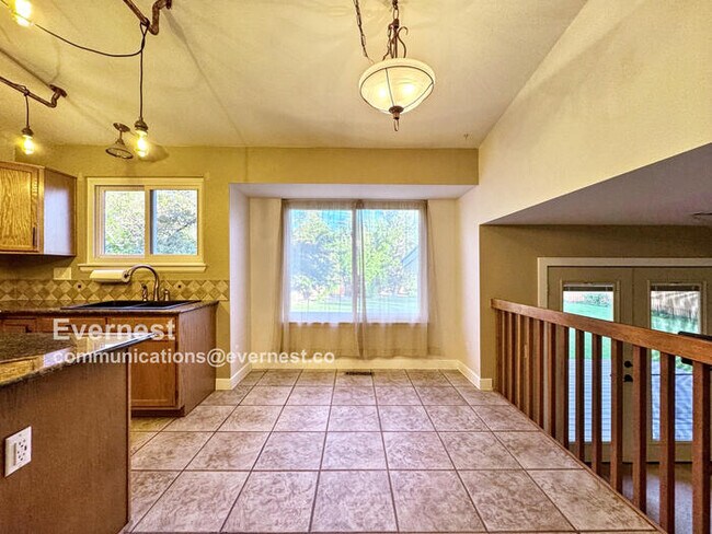 Foto del edificio - Beautiful 3-Bedroom with Modern Comforts a...