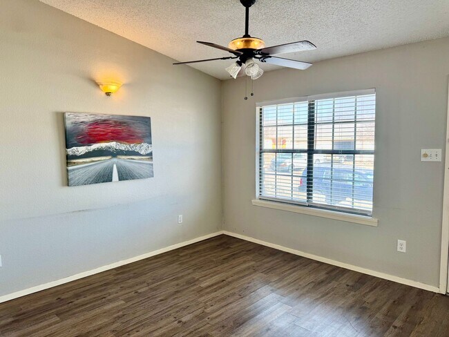 Foto del edificio - Townhome in Historic District