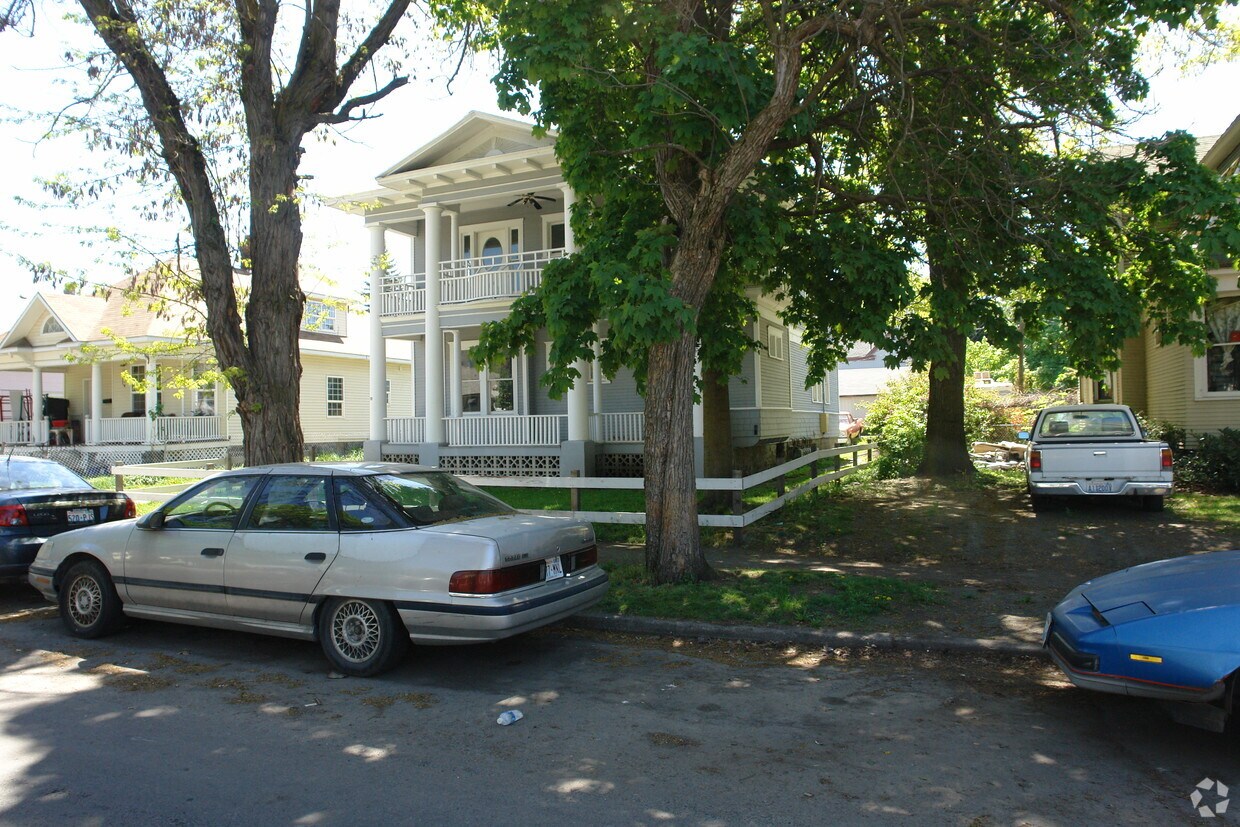 Foto del edificio - 1119 W Augusta Ave