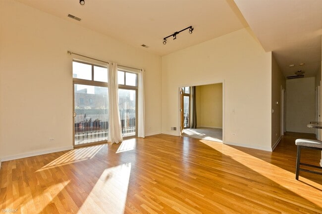 Building Photo - 3 br, 3 bath Condo - 1910 S State St