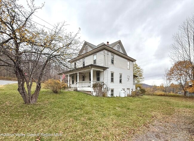 Building Photo - 5 Clum Hill Rd