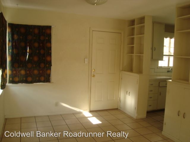 Building Photo - 73404-73406 Sun Valley Dr