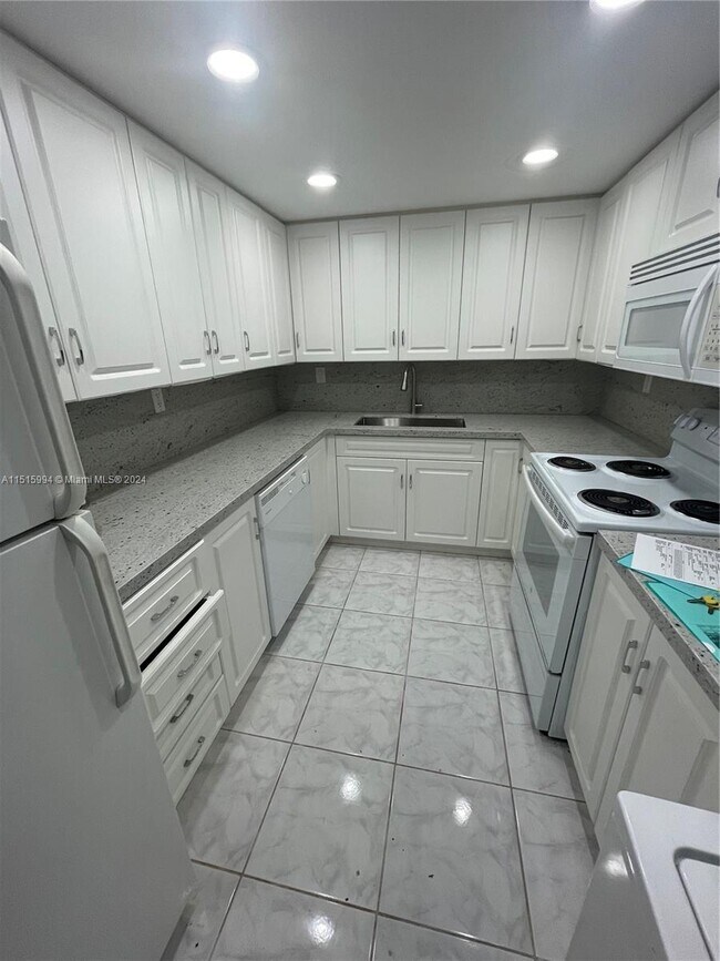Building Photo - 7903 Camino Cir