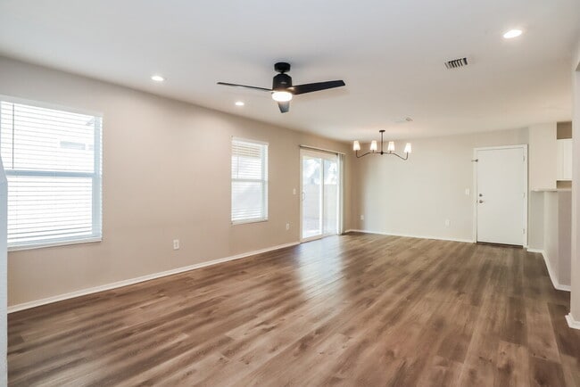 Building Photo - 2755 N Saramano Ln