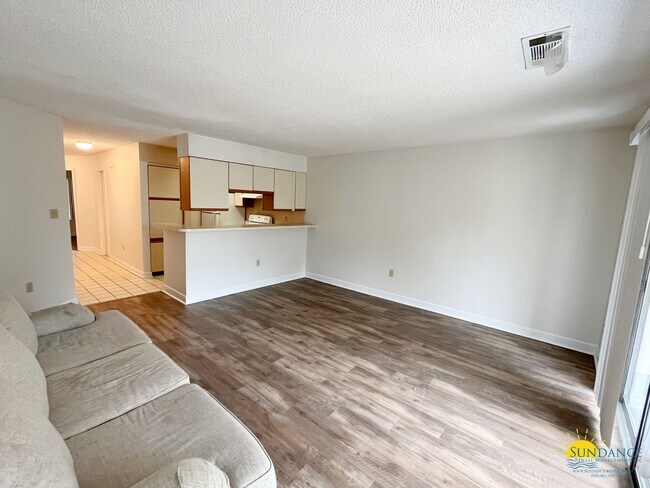 Building Photo - Lovely Ground Floor 1 Bedroom 1 Bath Condo in Bluewater Bay