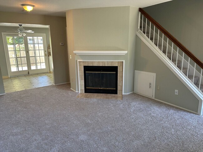 Building Photo - Beautifully updated 2 bedroom, 2.5 bathroom Townhouse in West San Jose!