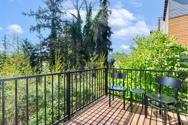 Foto del edificio - Modern 3 beds/ 2.5 bath townhouse in Kenmore!