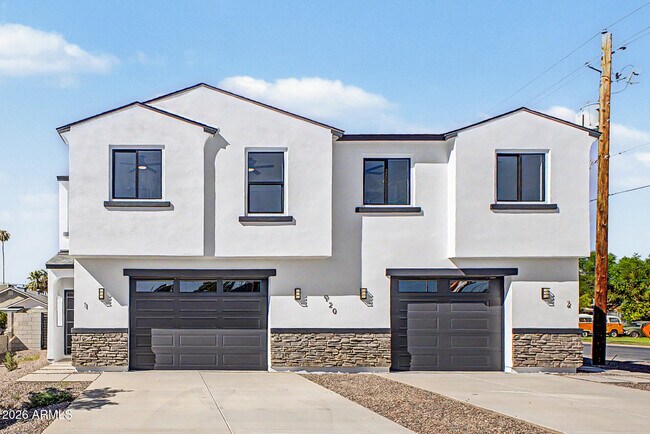Building Photo - 920 E Pasadena Ave