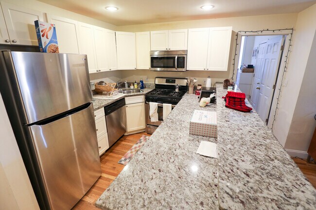 Building Photo - 325 Saint Paul St