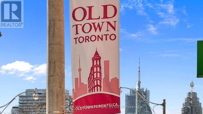 Photo du bâtiment - 222 The Esplanade