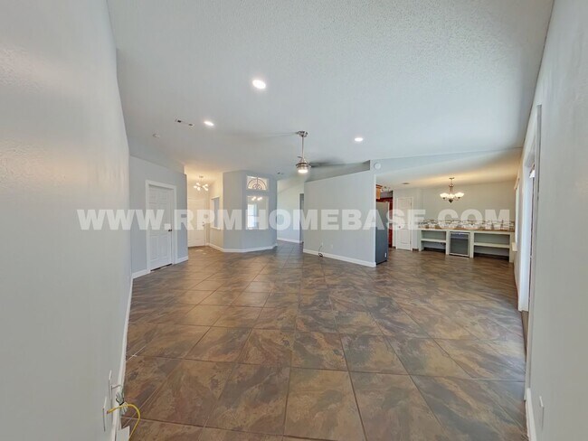 Foto del edificio - Charming 3-Bedroom Home with Brand New Windows, Garden Yard and Coffee Bar in Navarre
