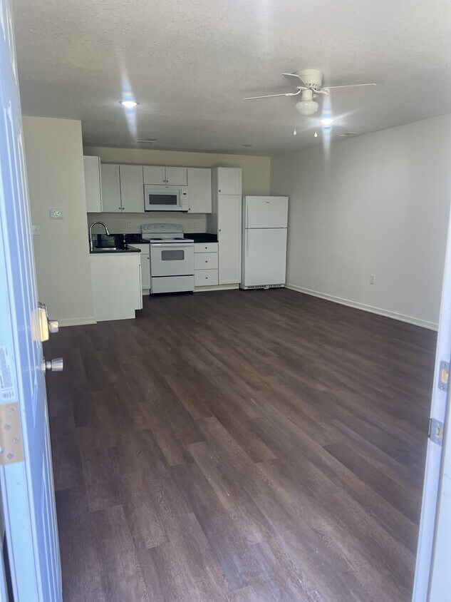 Primary Photo - 219 W Culton St