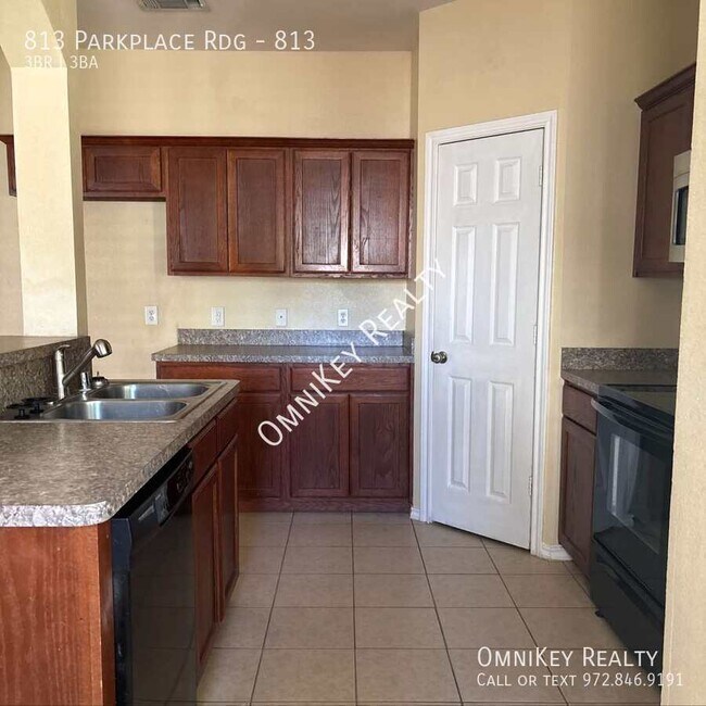 Foto del edificio - 813 Parkplace Ridge