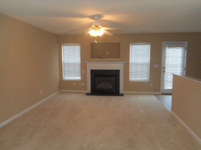 Building Photo - 806 Farm View Drive