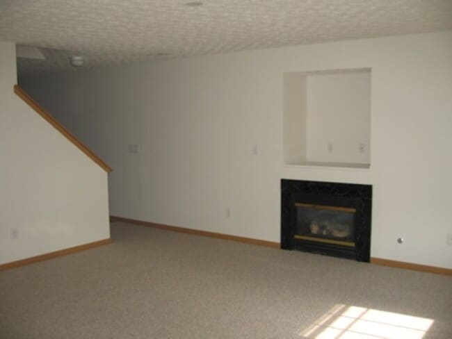 Building Photo - 8290 Mira St