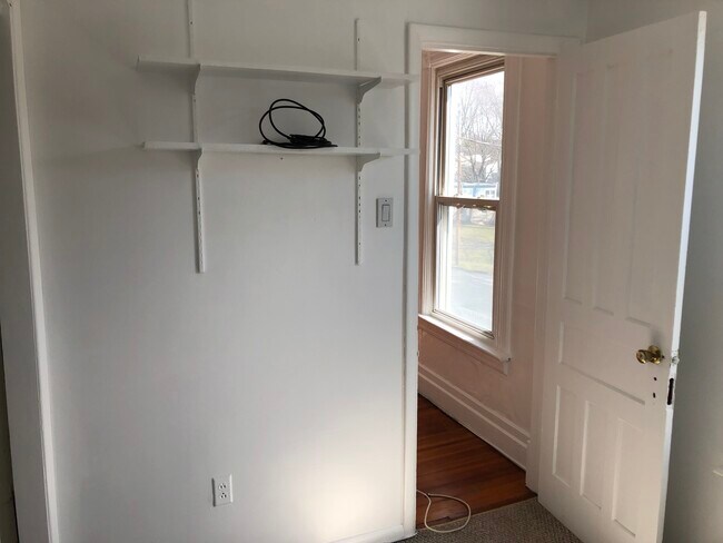 Small bedroom or office - 20 Woodlawn Ct