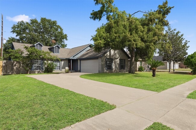 Building Photo - 16826 Carbridge Dr