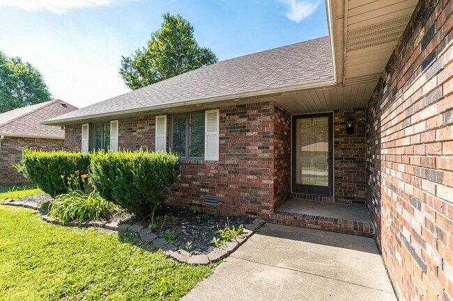 Building Photo - 3 Bedroom, 2 Bath With A 2 Car Garage & PE...
