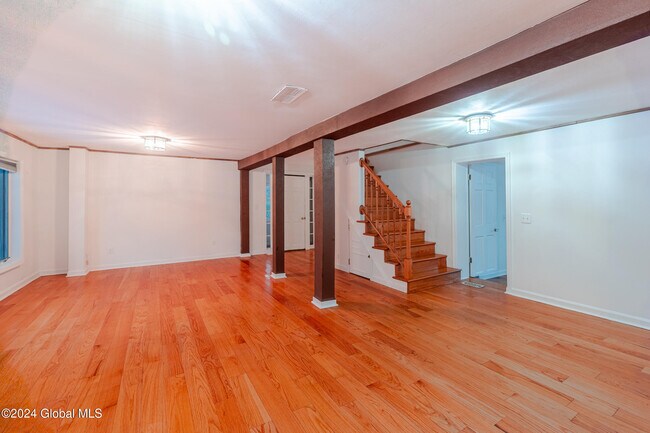 Foto del edificio - 148 Edie Rd