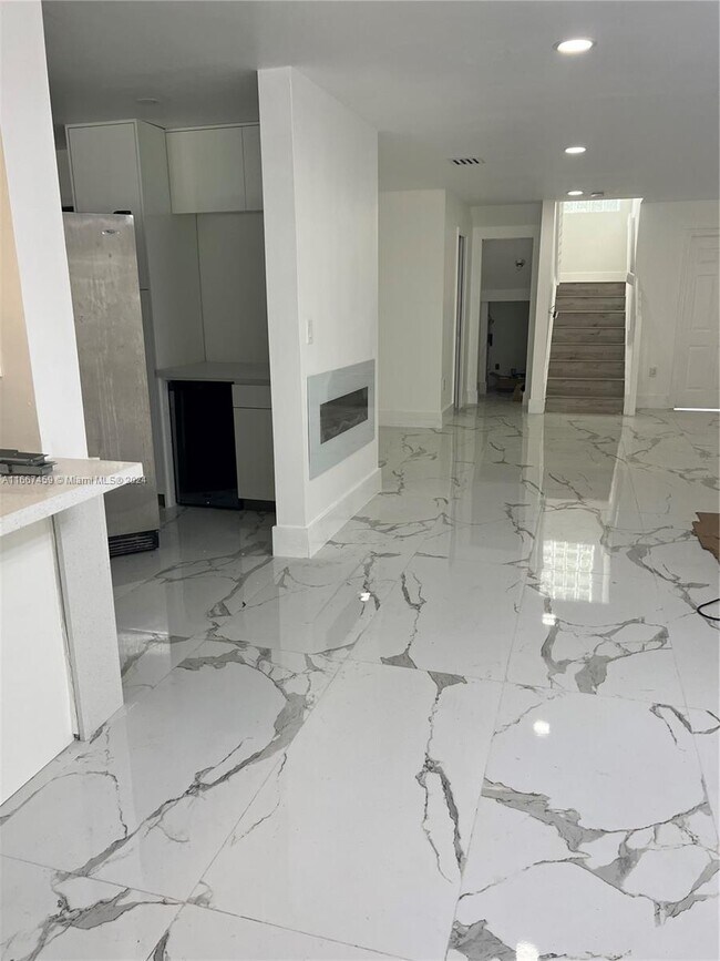 Foto del edificio - 321 NE 212th St