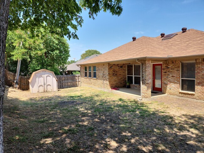 patio interior - 605 Blair Dr