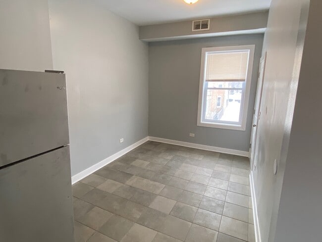 Eat-In Kitchen - 214 N Homan Ave