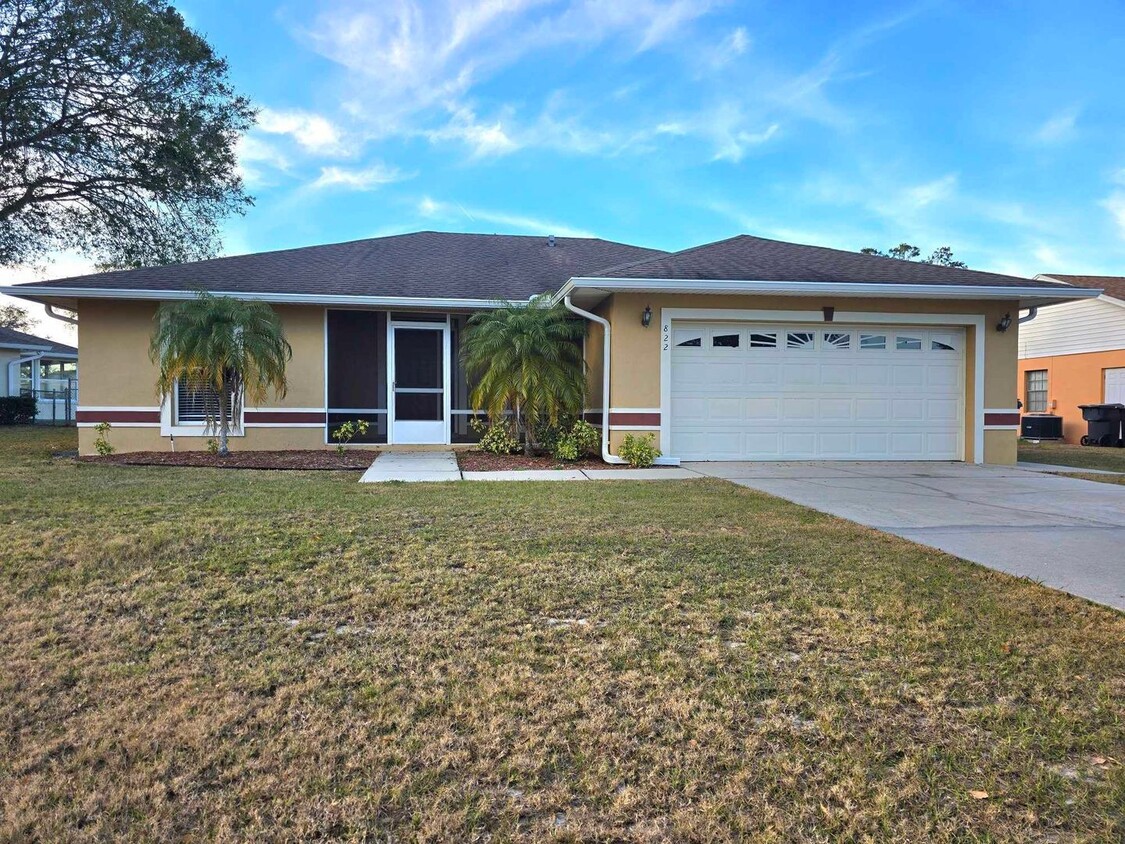 Foto principal - 3 bed / 2 bath home for RENT in N. Lakeland