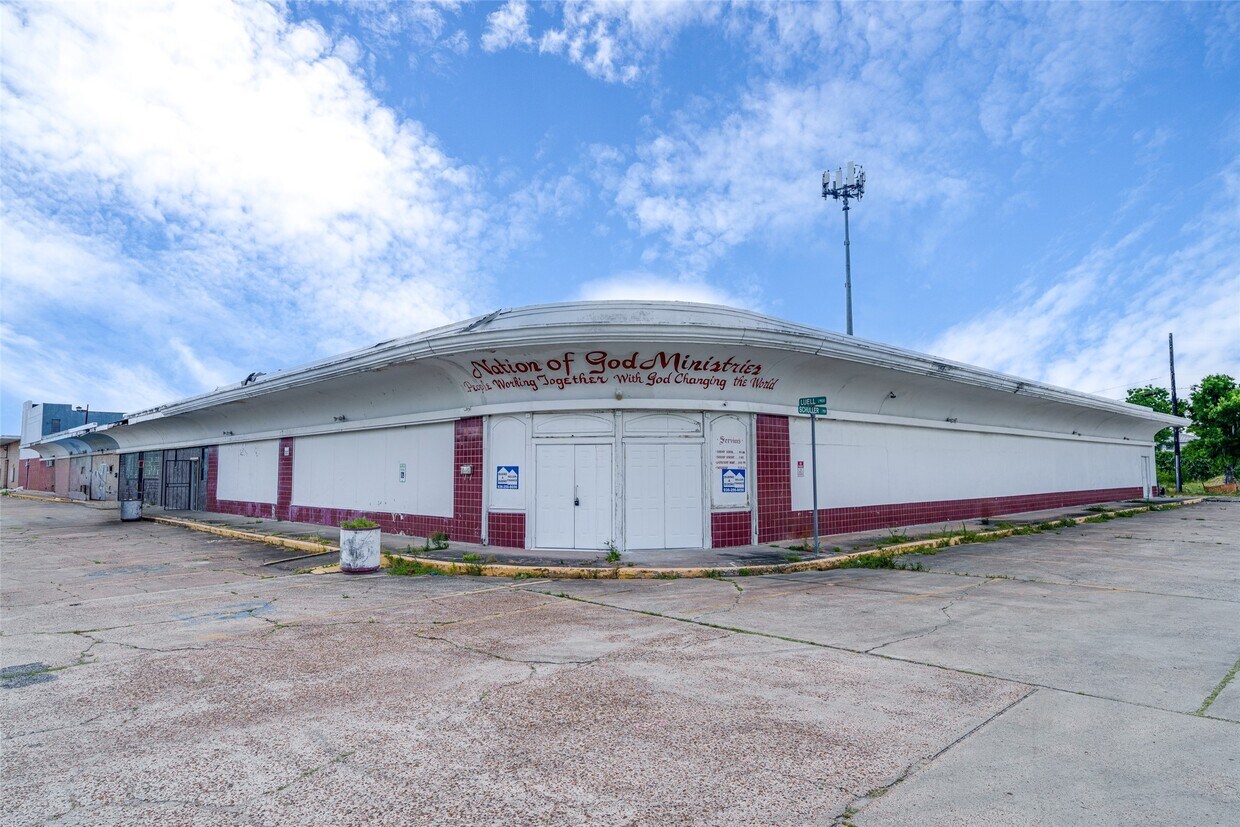 Foto principal - 2900 Luell St