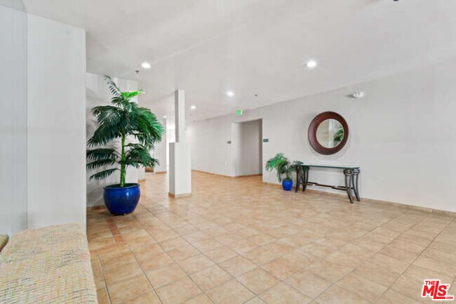 Foto del edificio - 10790 Rose Ave