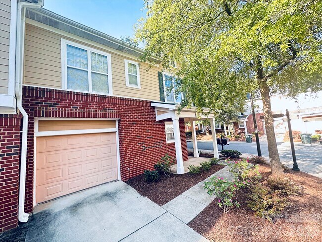 Building Photo - 15402 St Christopher Ct