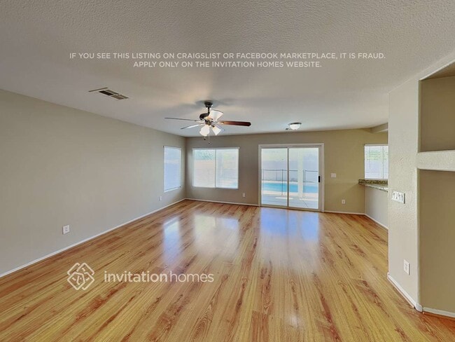 Foto del edificio - 10220 Crepe Myrtle Ct