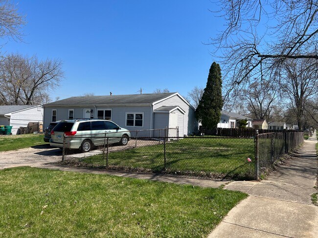 Building Photo - 1210 Highland Ave