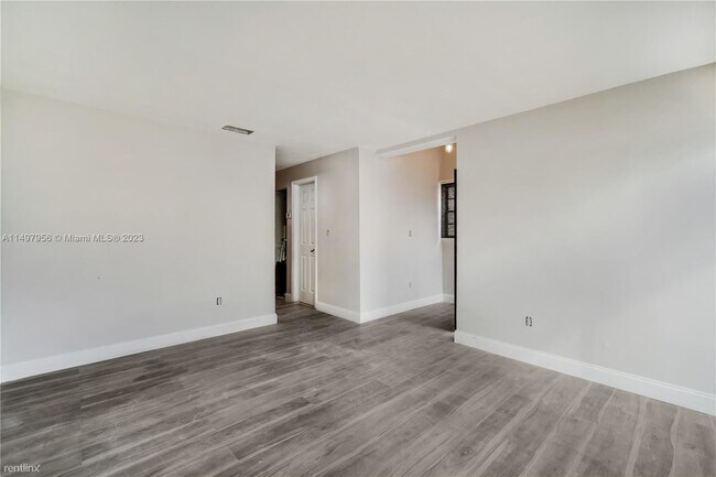 Building Photo - 4 br, 2.5 bath House - 11797 SW 14th Ter