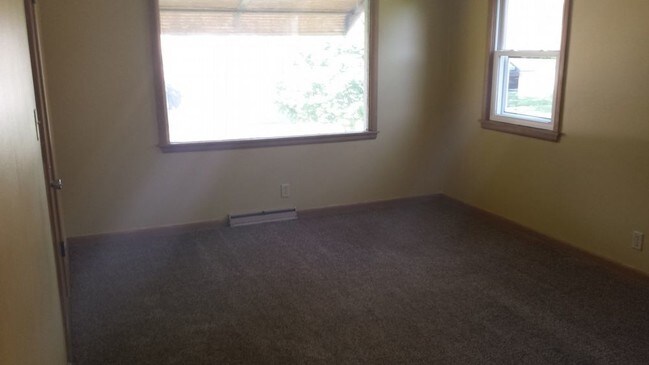Foto del edificio - 3350 S. 84th Street - 3 Bedroom Lower