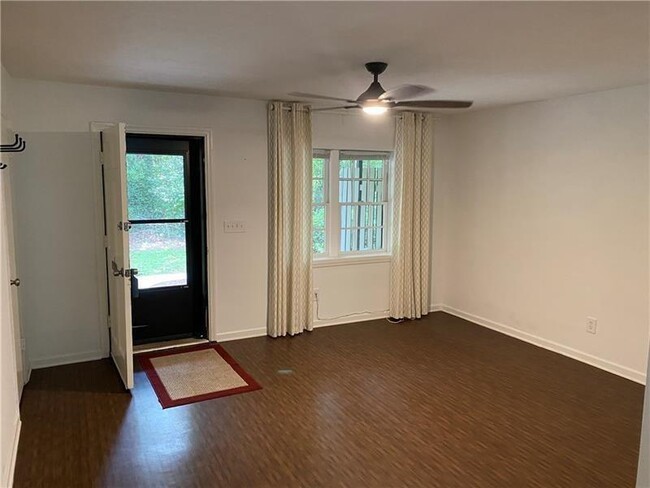 Building Photo - 3095 Colonial Way