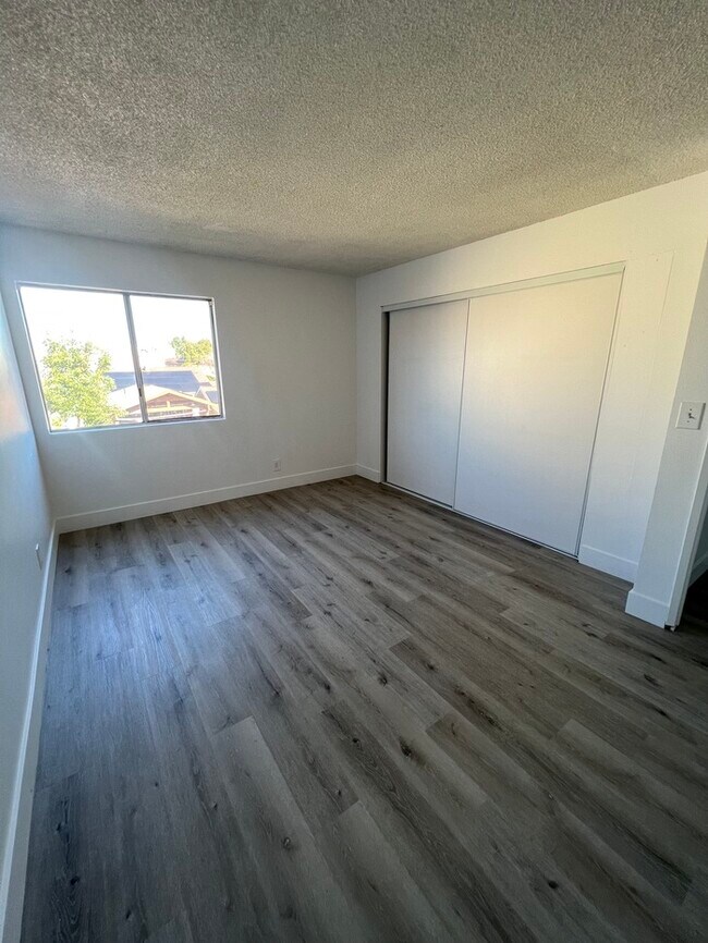 Foto del edificio - 2 Bed 2 bath 2 Car Garage In Bellflower
