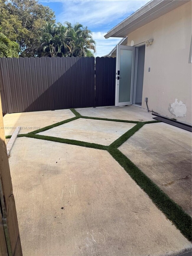 Building Photo - 2321 NW 85th Ave