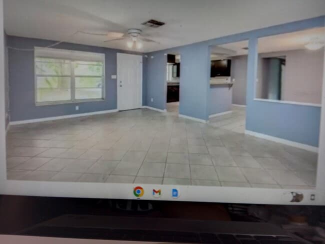 Building Photo - 250 Meadows Dr