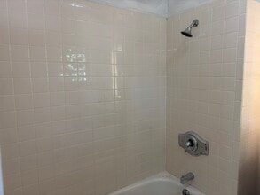 Building Photo - 6 Monroe St