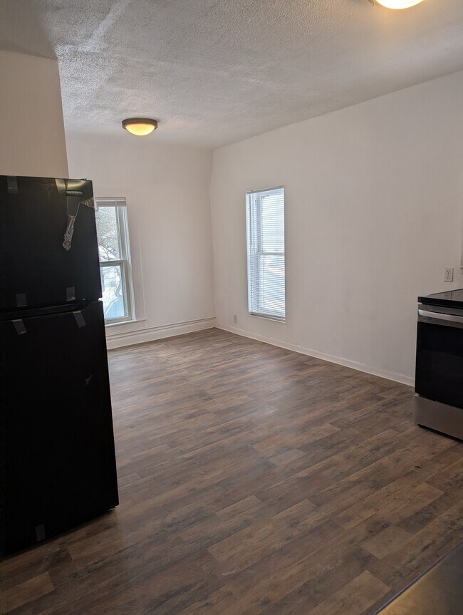 Foto del edificio - 64 E Maple