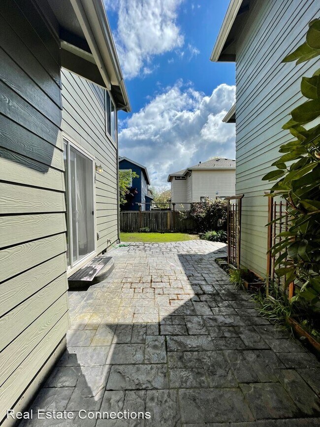 Foto del edificio - 3 br, 2.5 bath House - 5274 Wales Dr.