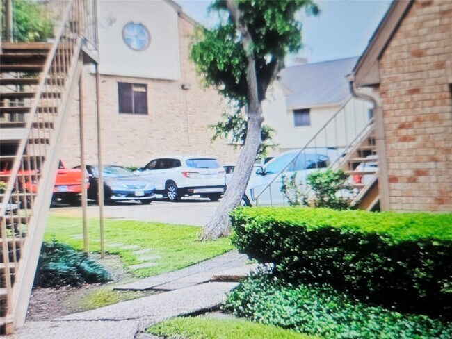 Foto del edificio - 2425 Holly Hall St