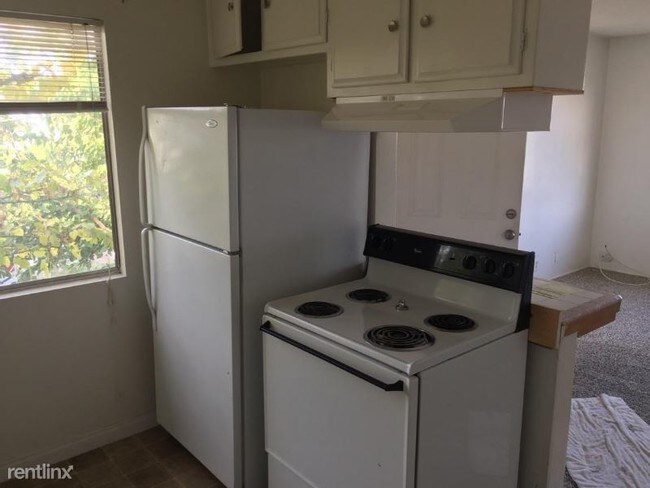 Building Photo - 2 br, 1 bath Apartment - 630 E st C Unit C