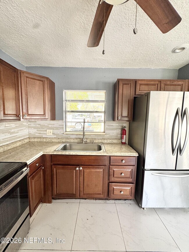 Building Photo - 5415 Lori Dr S