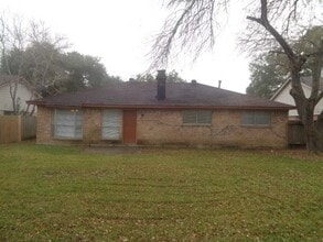 Building Photo - 14022 Greenway Dr